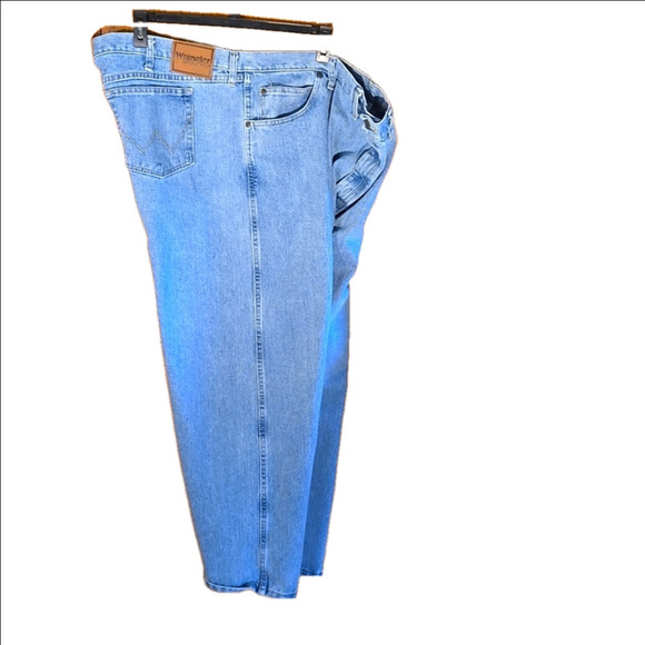 Wrangler Jeans Rugged Wear Classic Fit 5-pocket Wide Leg Men's size 54Wx28L - Picture 1 of 8